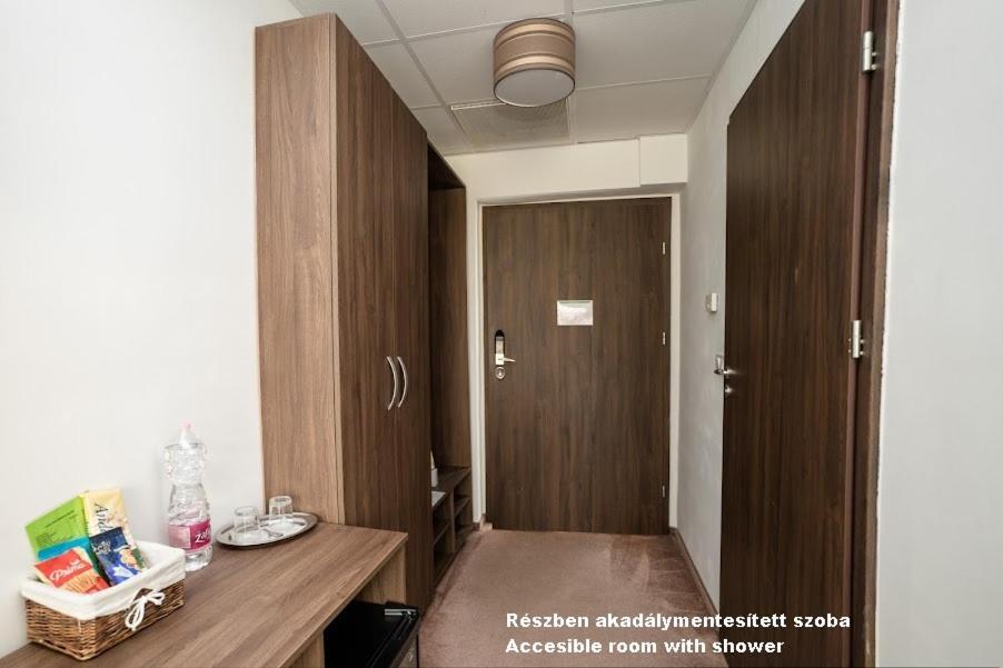 Hotel Írisz Nyíregyháza Exterior foto