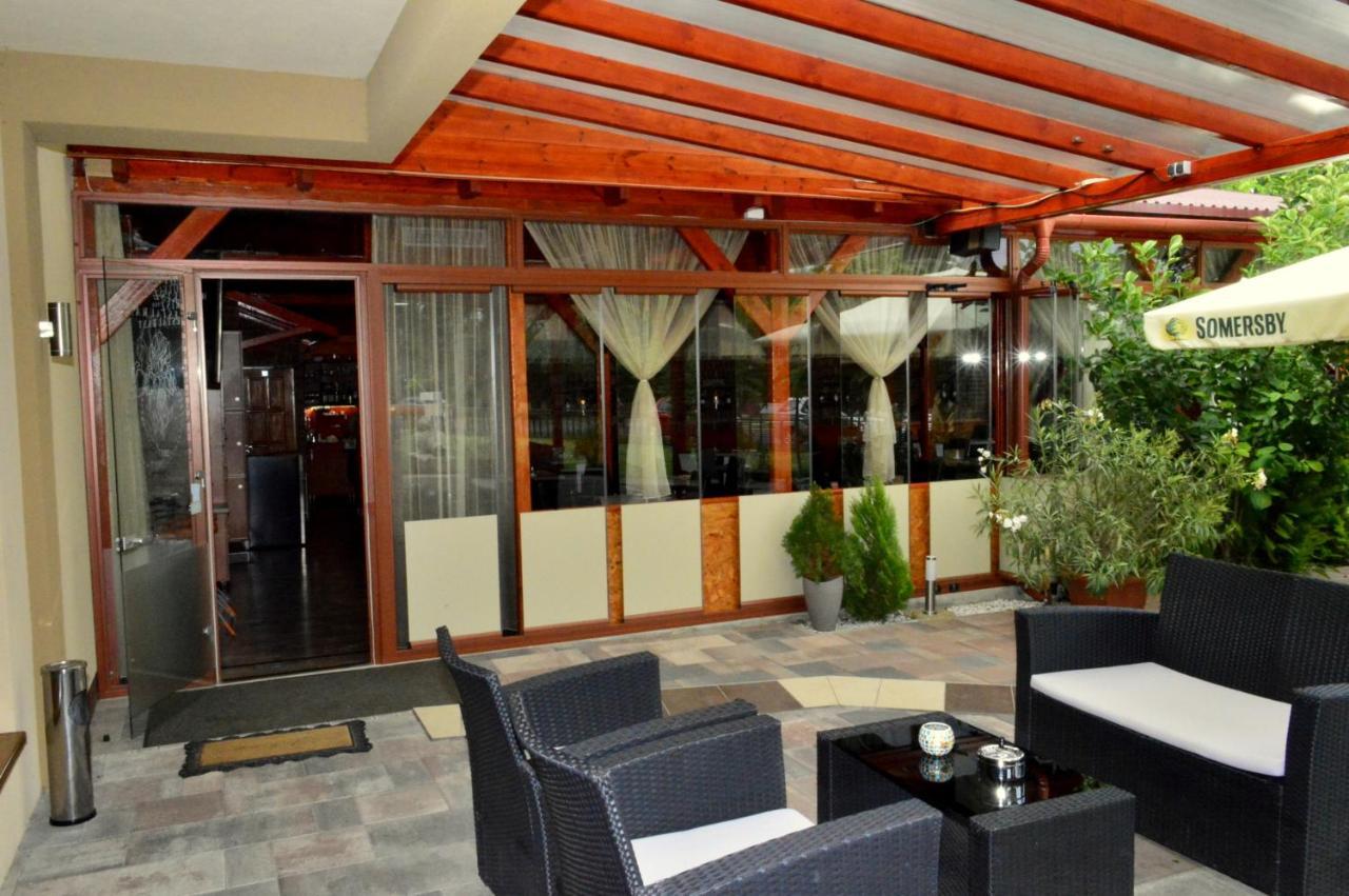 Hotel Írisz Nyíregyháza Exterior foto