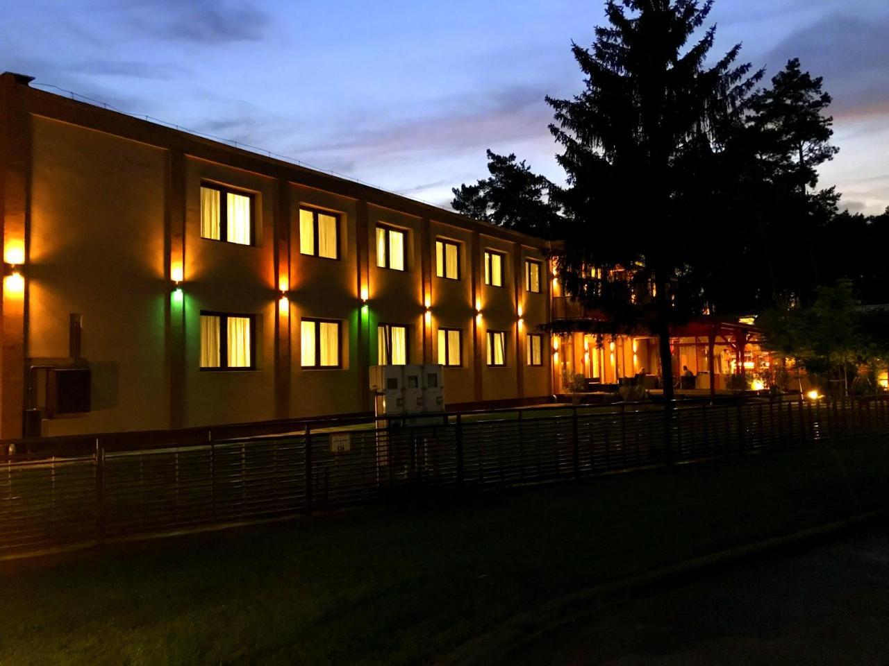 Hotel Írisz Nyíregyháza Exterior foto
