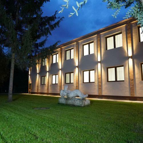 Hotel Írisz Nyíregyháza Exterior foto